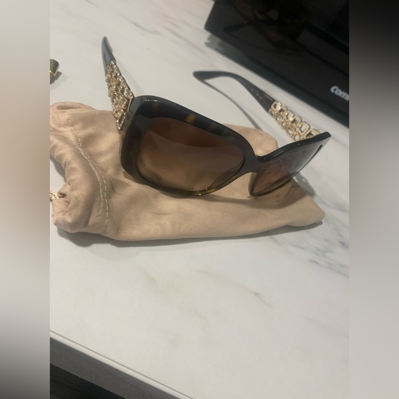 Woman’s “ bvlgari “ Sunglasses ( used light ) - Picture 2 of 7